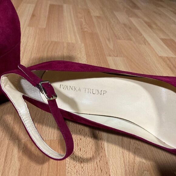 Ivanka Trump • Women's Oasia Block Heels (8.5 M) suede • adjustable ankle strap - Picture 3 of 8